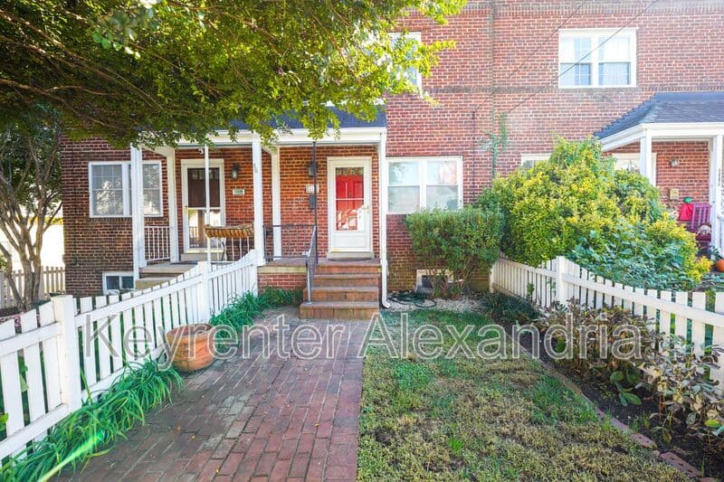 Alexandria Townhome: 511 E Windsor Ave