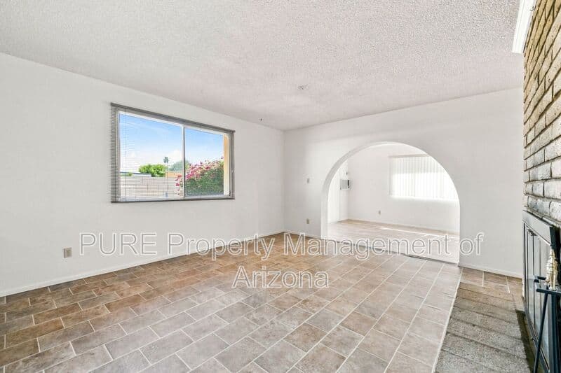 Tempe House: 2604 W Ellis Dr