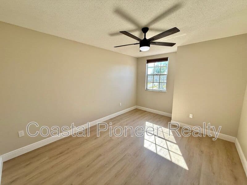 Tampa House: 8731 Huntfield St