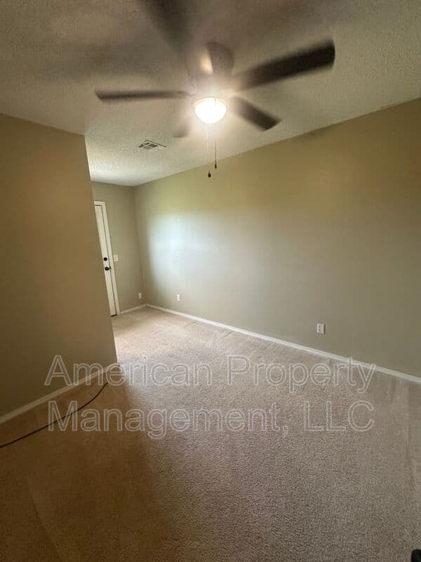 Bartlesville House: 4704 NE Wisconsin St