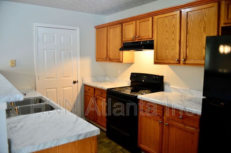 Ellenwood House: 4256 Viewpoint LN.