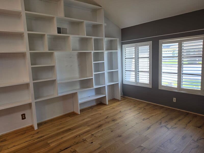 Irvine House: 25 Lucero West
