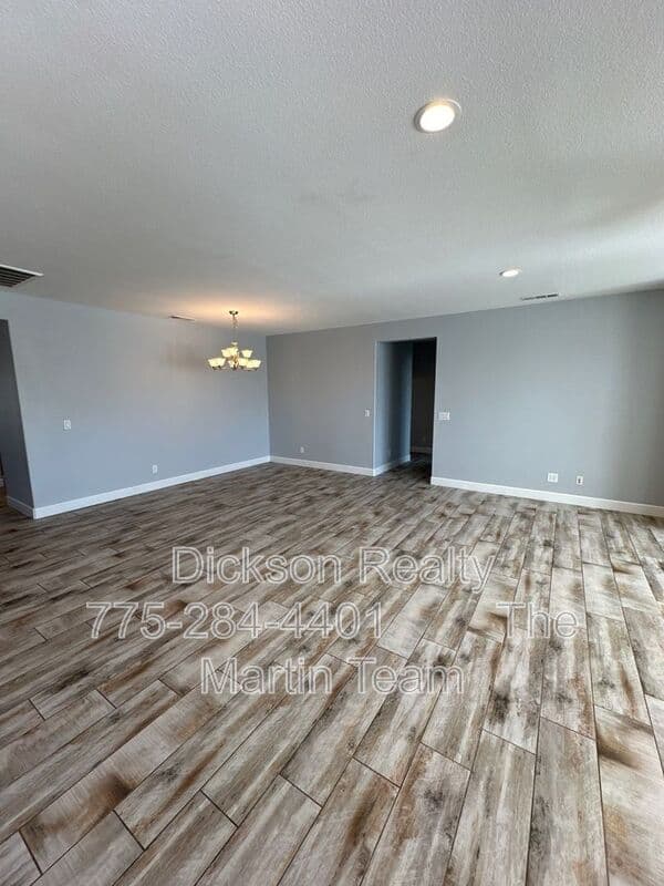 Sparks House: 816 Thacker Pass Dr