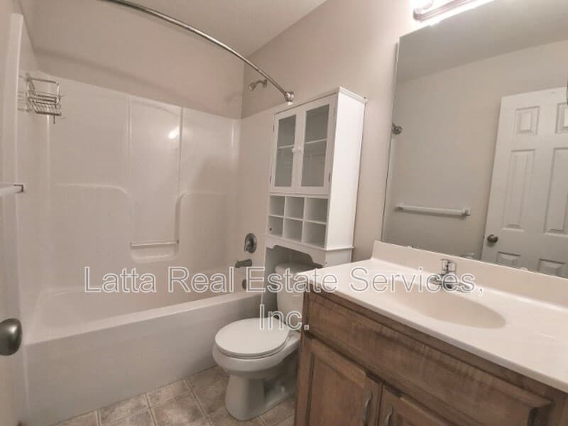 Grain Valley Condo: 1101 NW Willow Dr