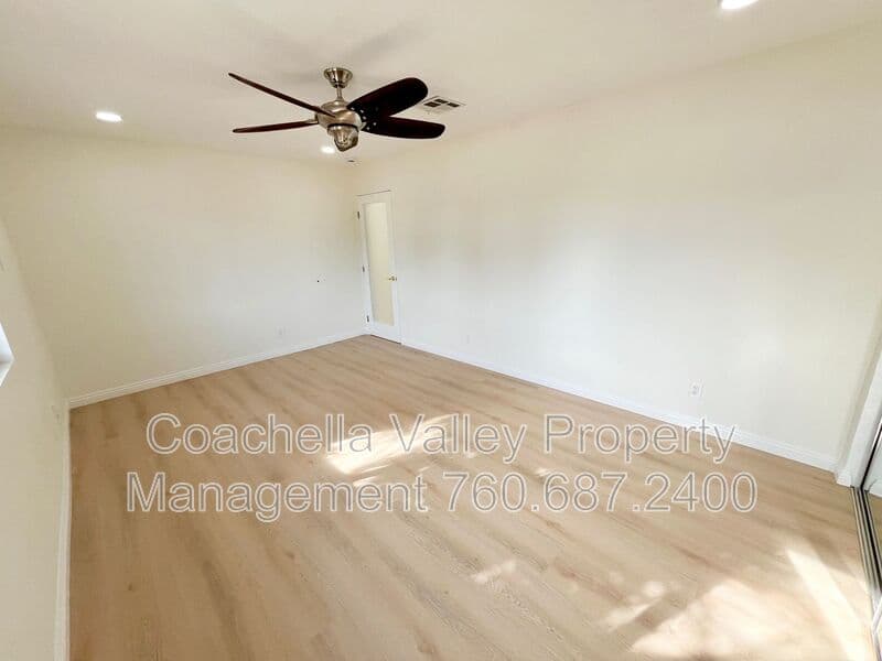 Palm Springs House: 372 W Dominguez Rd