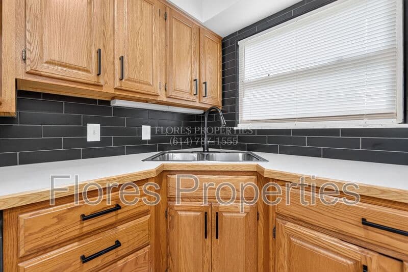 Columbus House: 6406 Faircrest Rd