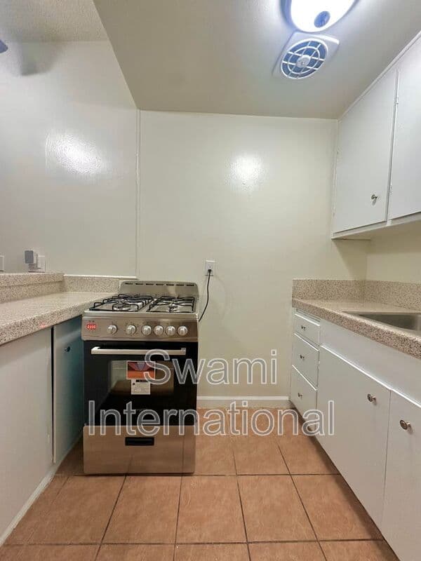 Gardena Condo: 14910 Chadron Avenue
