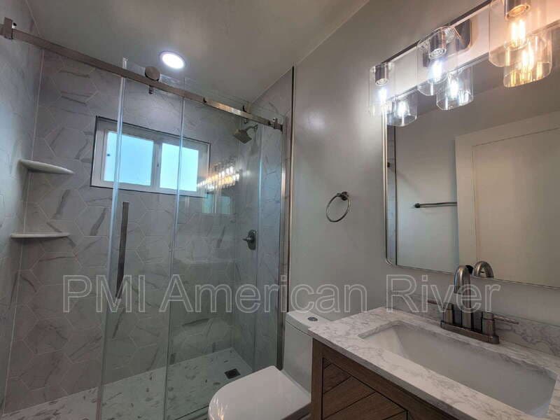 Sacramento House: 7933 Valley Green Drive