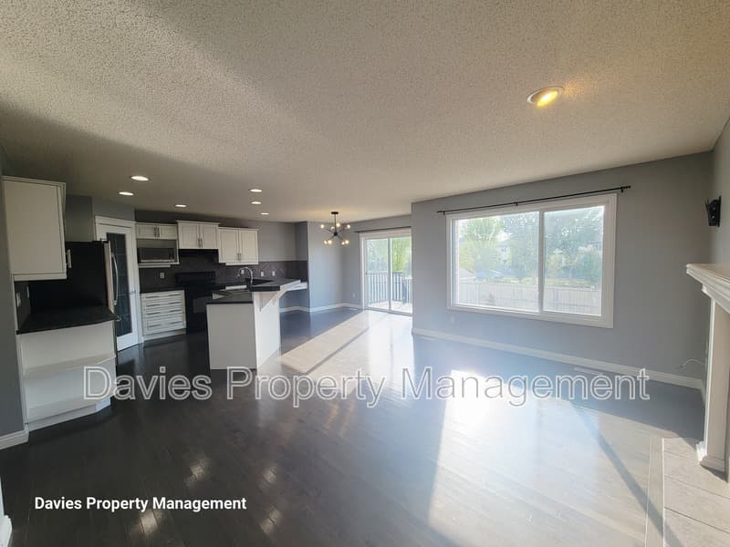 Edmonton House: 1020 118A Street SW