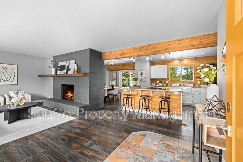 Gresham House: 5301 Southeast Welch Road