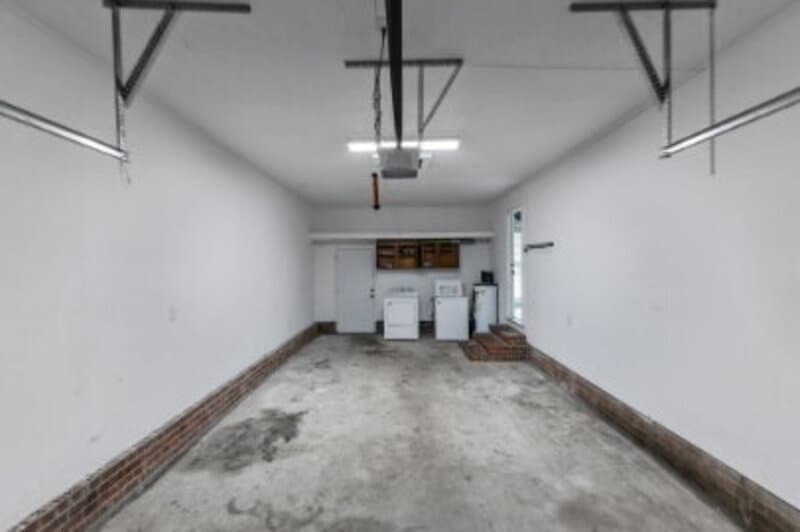 Fayetteville House: 810 Whispering Pines Road