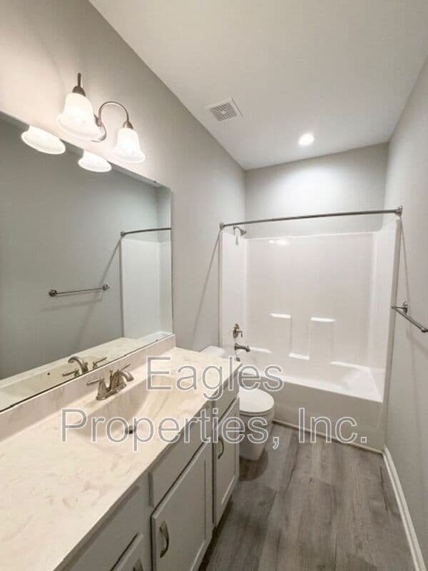 Goldsboro House: 309 Phillips Ridge Lane