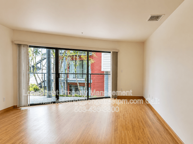 Portland Condo: 720 NW Naito Pkwy D22
