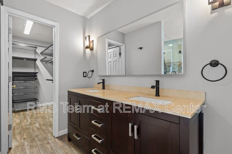 Duluth House: 2315 Hiawassee Dr