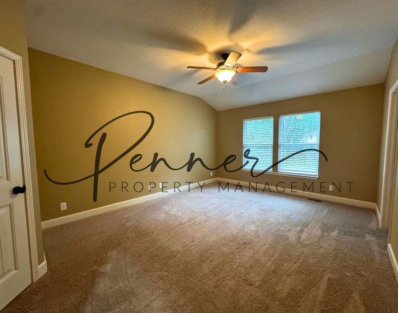Belton House: 504 Fairway Rd
