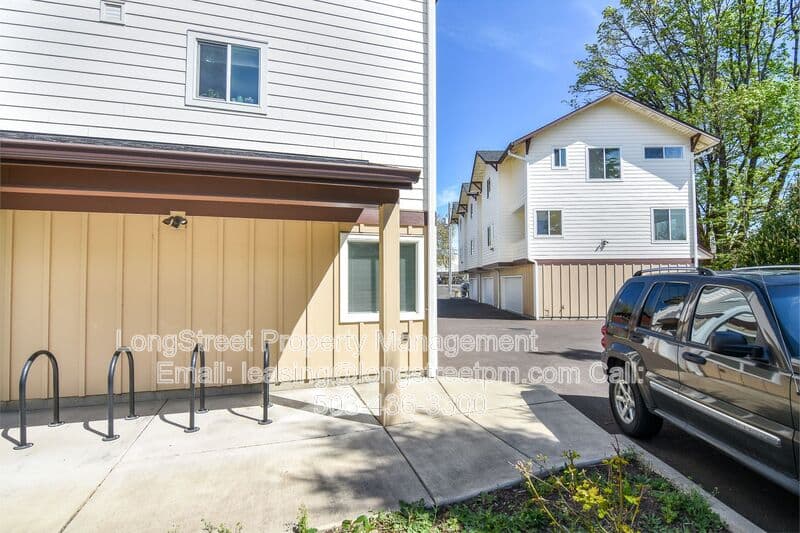 Corvallis Townhome: 1960 NW Taylor Ave