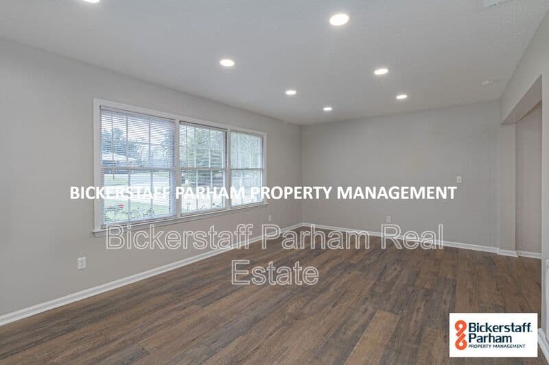Columbus House: 2395 Agnes Dr.