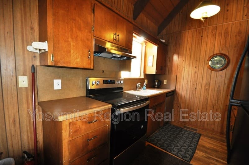 Groveland House: 20415 Pine Mountain Drive