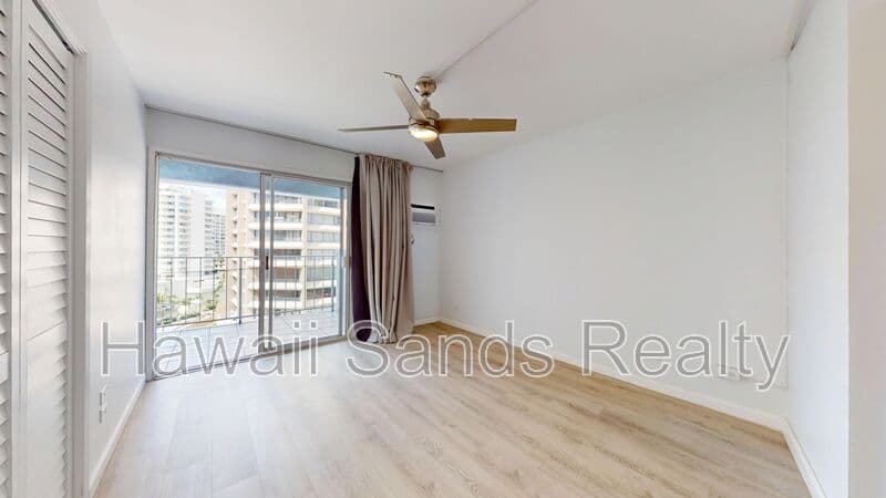 Honolulu House: 1804 Ala Moana Blvd