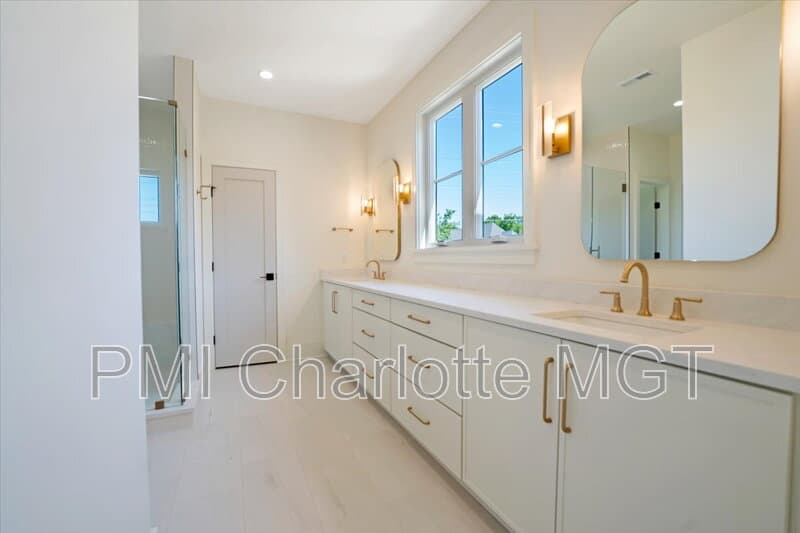 Charlotte House: 428 Dover Ave