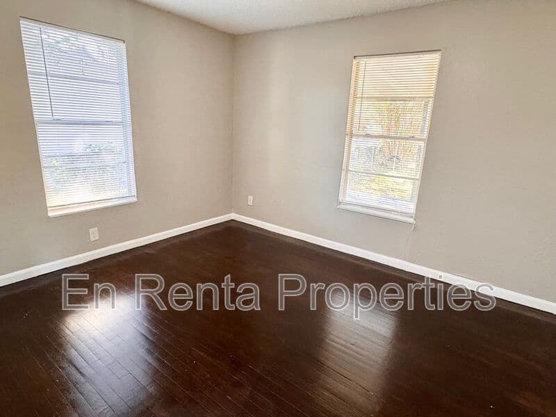 Fort Worth House: 6037 Graham St.