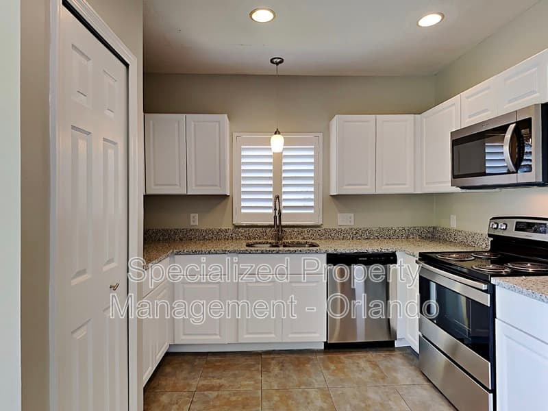 Saint Cloud House: 3334 Kelsey Ln