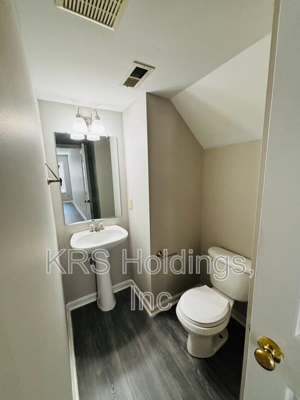 Chester House: 15012 Pine Vista Ln