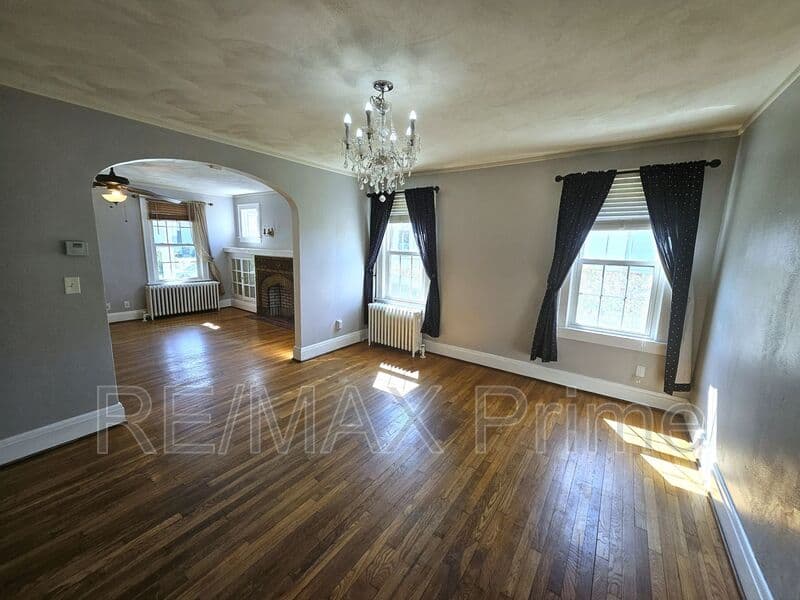 Norfolk House: 3520 Buckingham Street