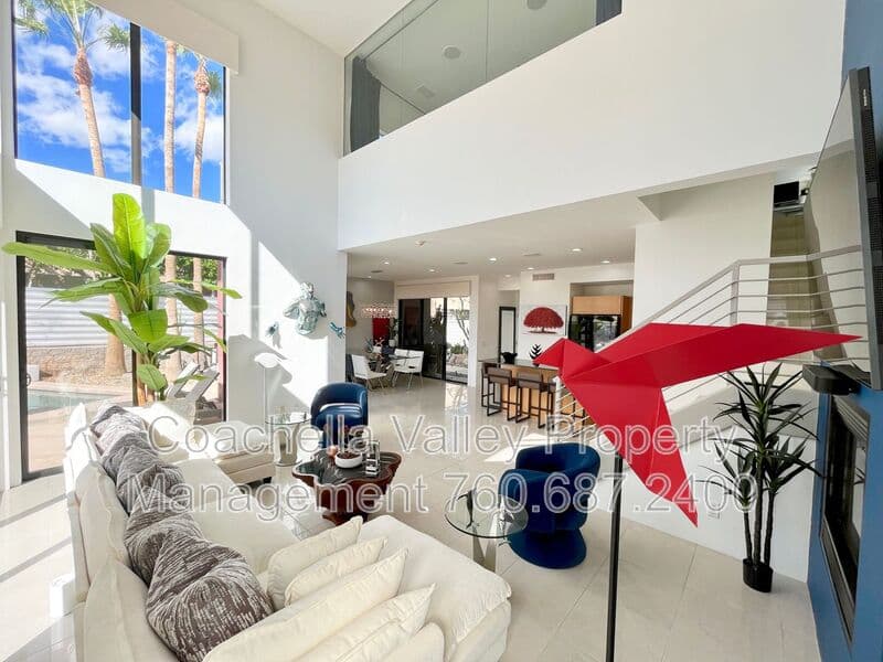 Palm Springs House: 353 Cheryl Dr