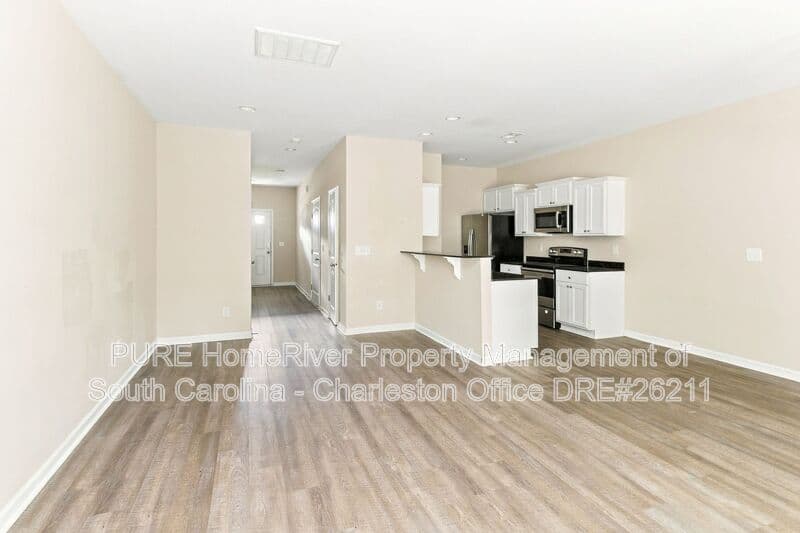 Goose Creek House: 160 Buchanan Cir