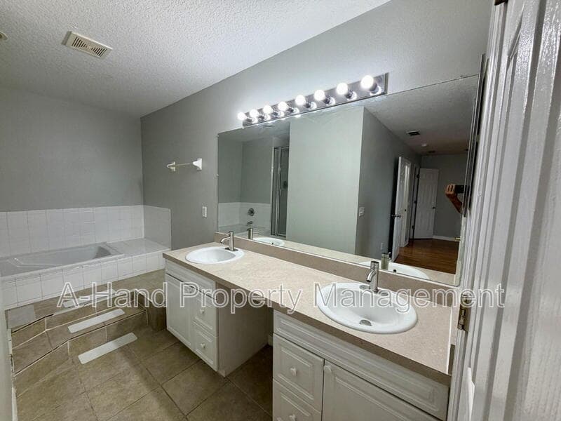 Davenport Condo: 615 Australian Way