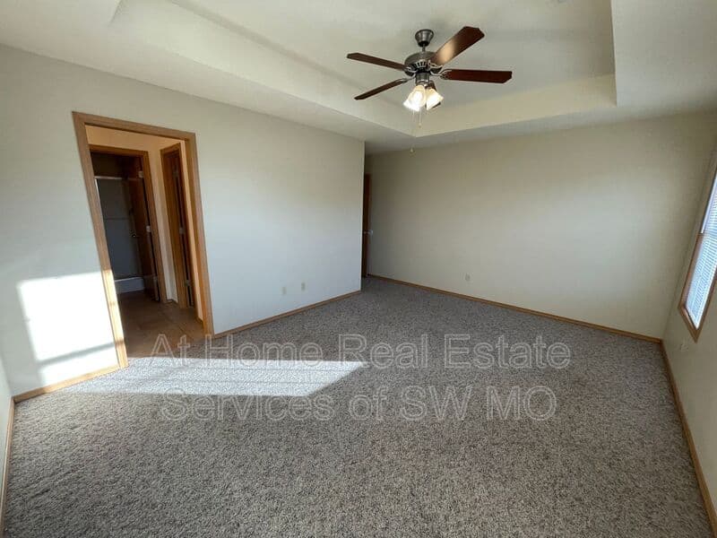 Republic Condo: 1123 N Northwood