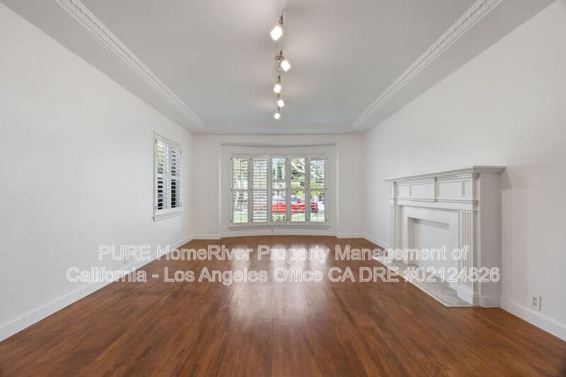 Los Angeles House: 1534 Hayworth Ave