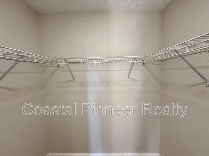 Tampa House: 8731 Huntfield St