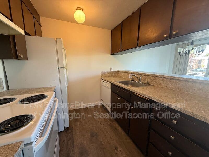 Burien Apartment: 417 SW 155th St