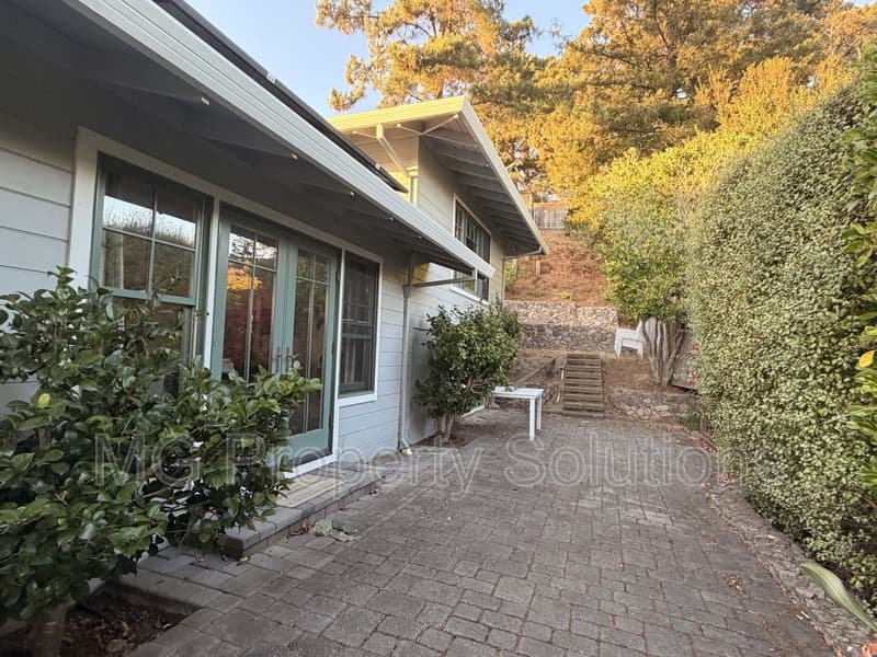 Mill Valley House: 74 Bay Vista Drive