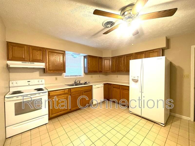 Herrin Condo: 715 Joseph dr.