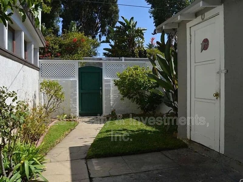 Torrance House: 1608 Post Ave