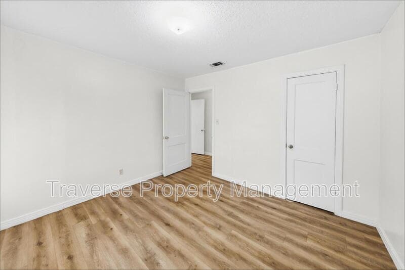 Haltom City House: 5025 Catalpa St