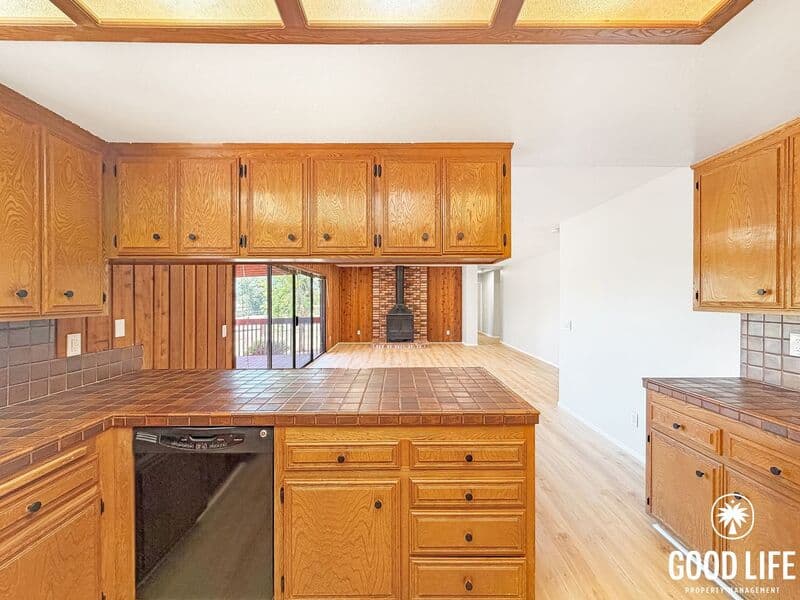 Valley Center House: 19286 Paradise Mountain Rd