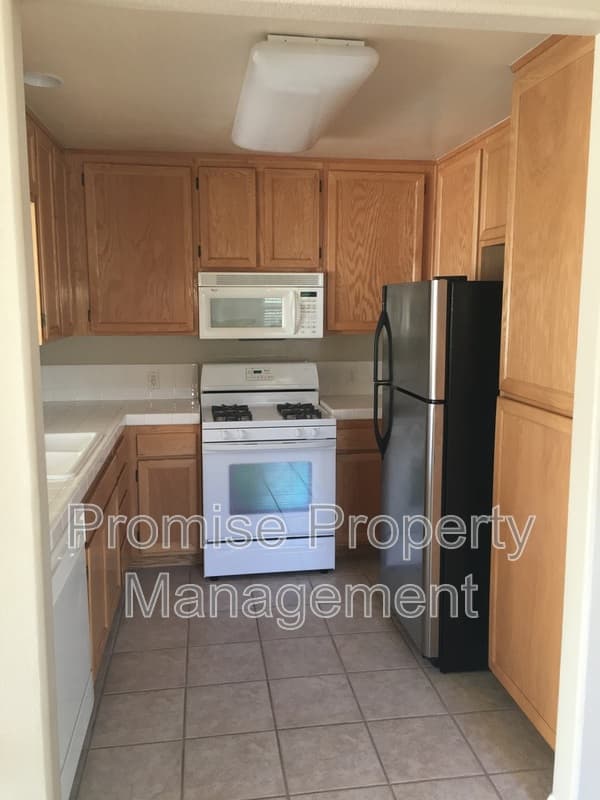 Oceanside Condo: 565 Lands End Way
