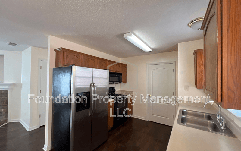 Memphis House: 9115 Cinderhill Cove West
