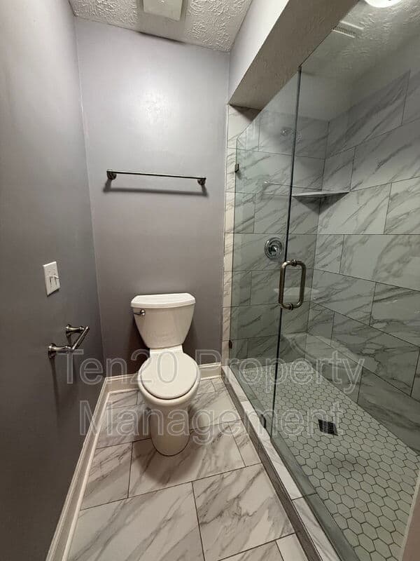Columbus House: 6118 Abbey Drive