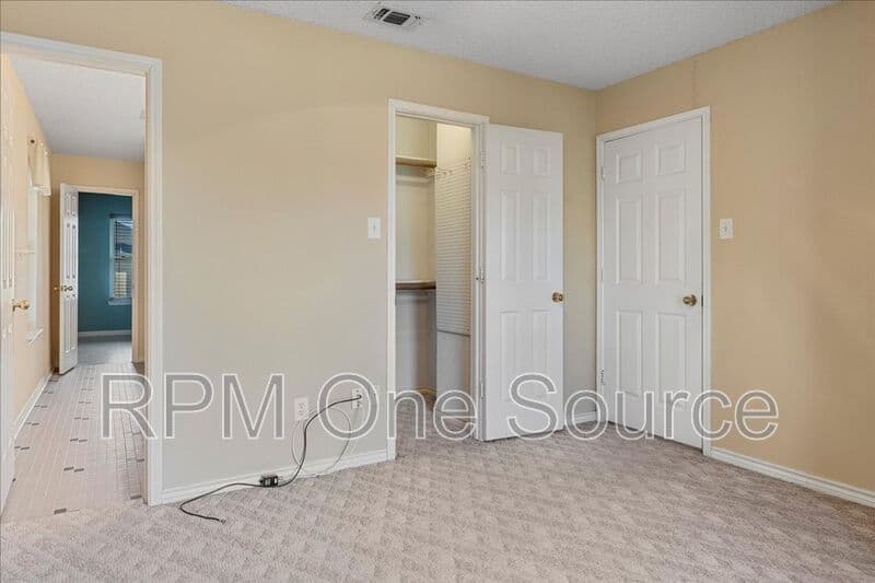 Plano House: 6752 Macintosh Drive
