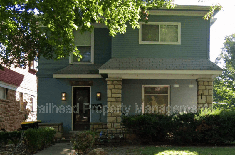 Kansas City House: 219 N Monroe