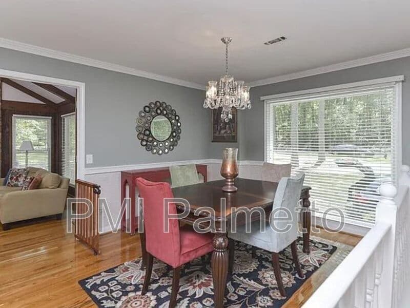 Hopkins House: 137 Fox Run Drive