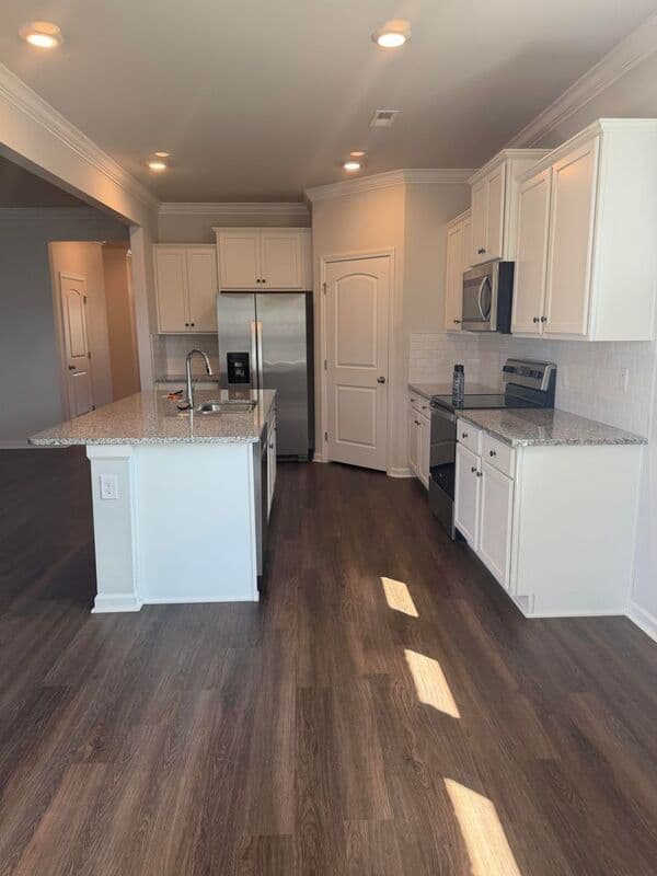 Athens House: 13937 Lannister Lane