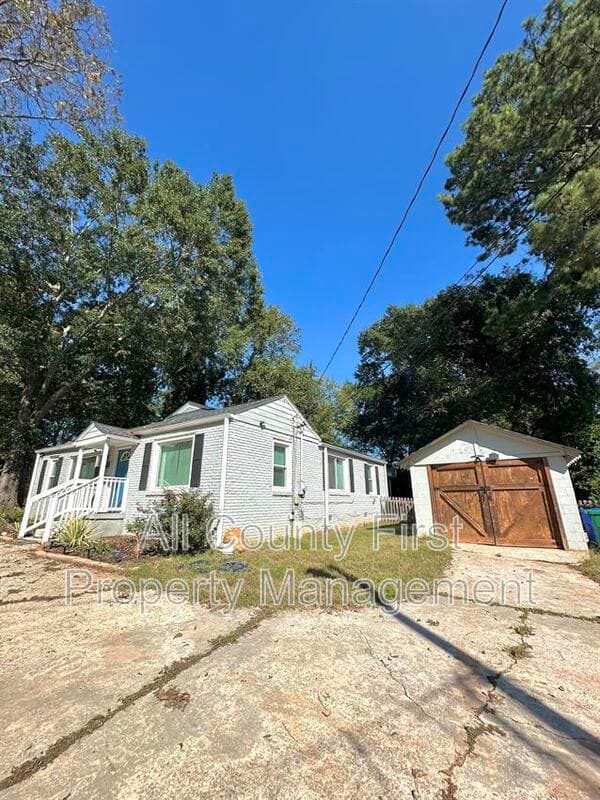 Decatur House: 1384 Peachcrest Rd,