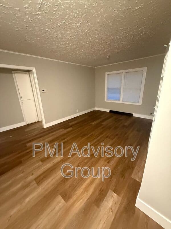 Topeka House: 2401 SW Bradbury Ave