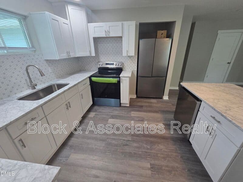 Wake Forest House: 523 E Nelson Ave
